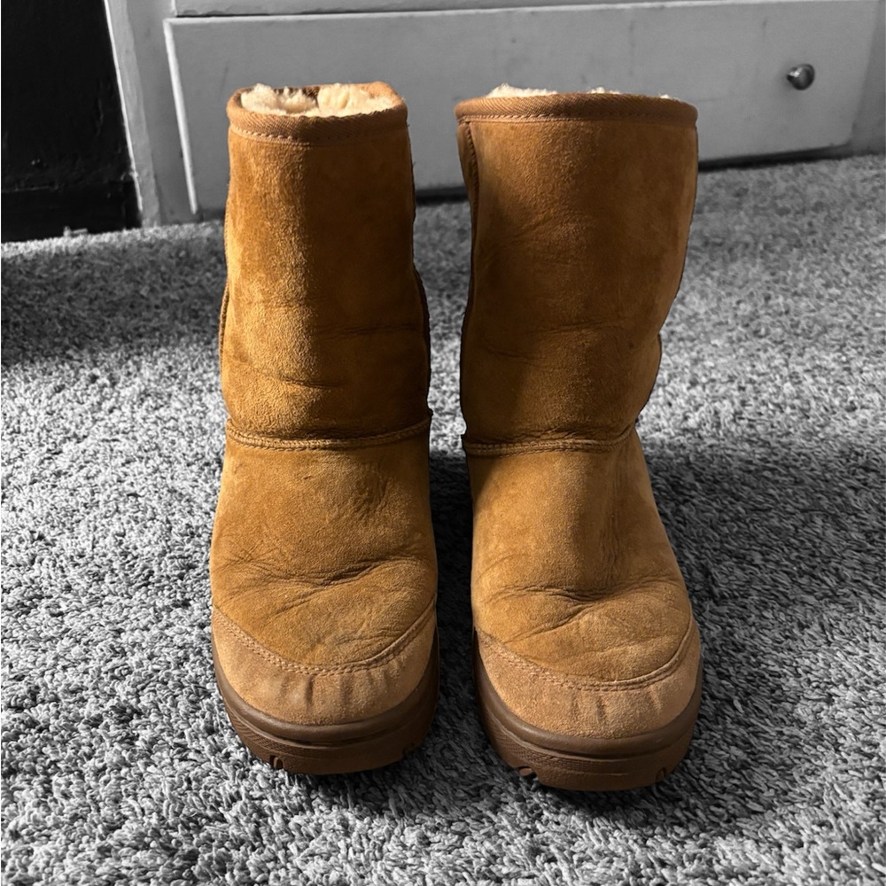 UGG